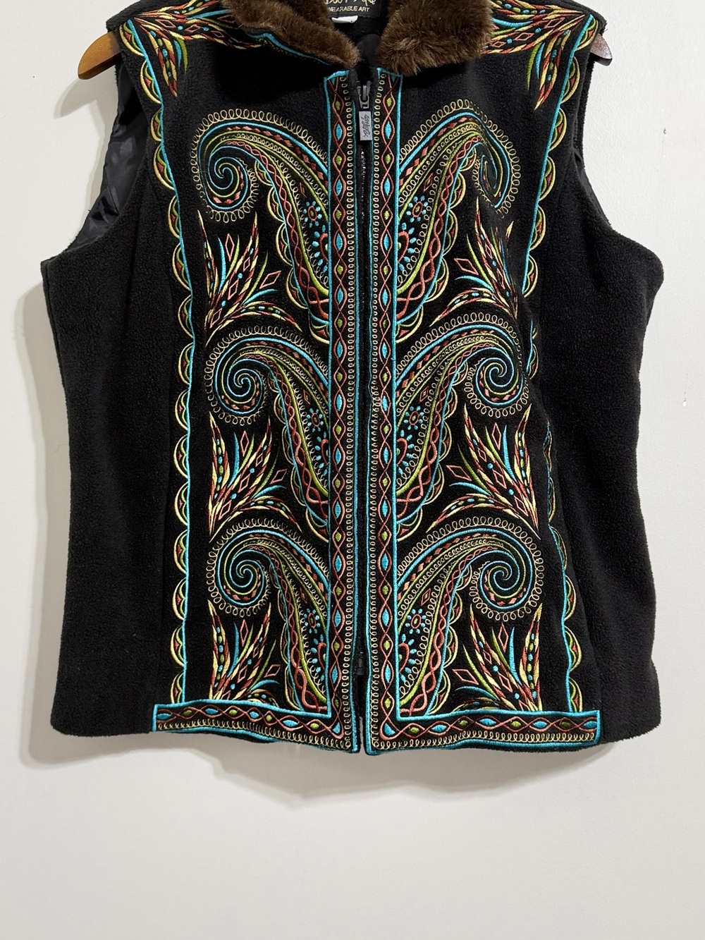 Bob Mackie Wearable Art Black Fleece Embroidered Vest Faux Fur Collar Large - Picture 3 of 8